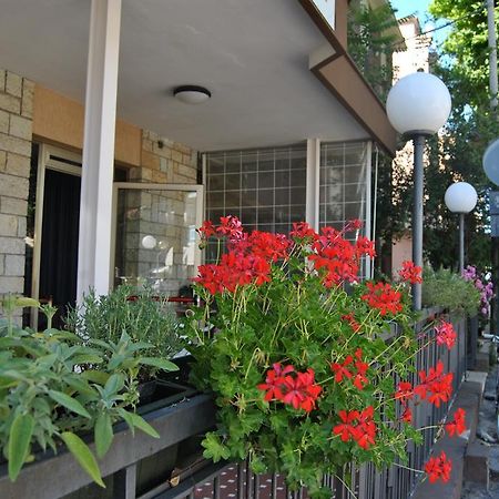 Le Aromatiche B&B Viserbella di Rimini Екстериор снимка