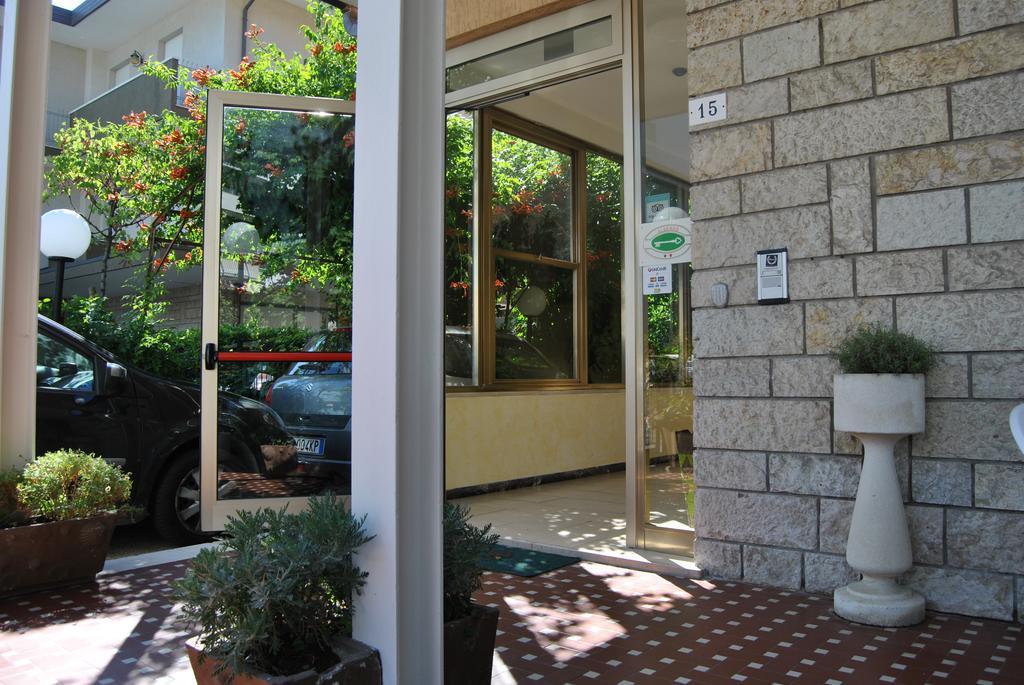 Le Aromatiche B&B Viserbella di Rimini Екстериор снимка